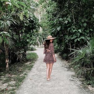 Vacation Beach Outfit Dress. Size Medium.